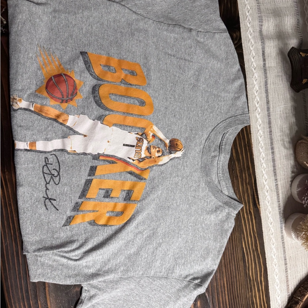 Devin Booker T-Shirt - men’s large